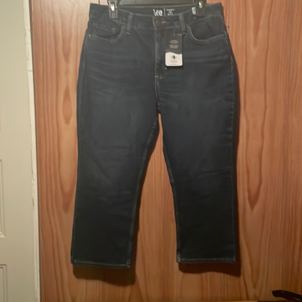 Size 14 women’s Lee blue jean Capri.